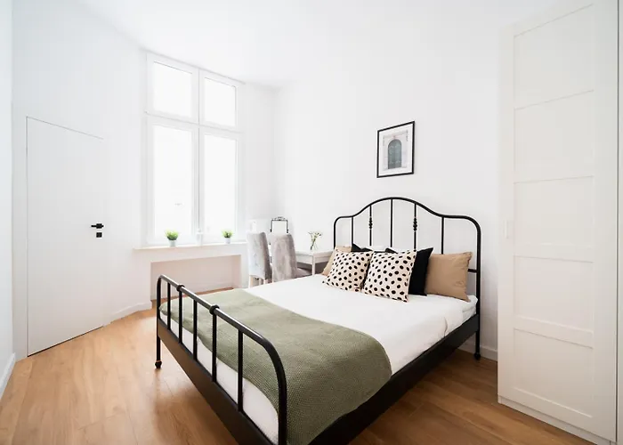 Big Old Town - 3 - 10 People - Swidnicka Street * Wrocław